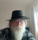 A person with a white beard and a black hat

AI-generated content may be incorrect.